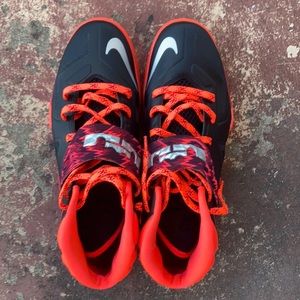These are Lebrons Size 12